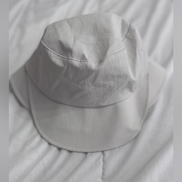 NWOT Lululemon Womens Wide Brim Bucket Hat Bone main image 4